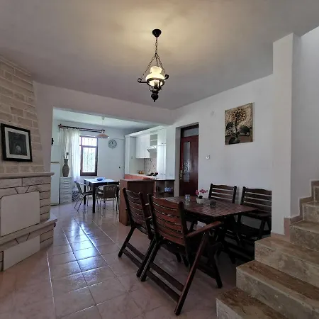 3+1 Spacious House In A Condominium With A Large Green Area *