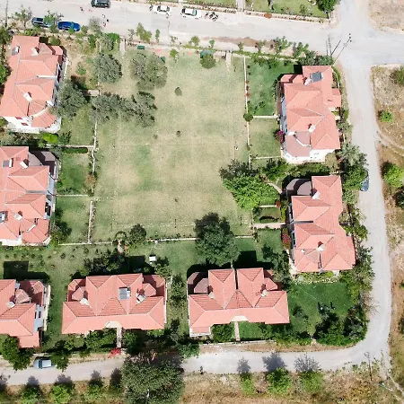 3+1 Spacious House In A Condominium With A Large Green Area 公寓 达特恰