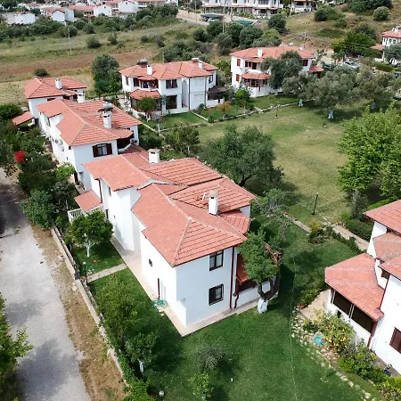 3+1 Spacious House In A Condominium With A Large Green Area Apartment Datça